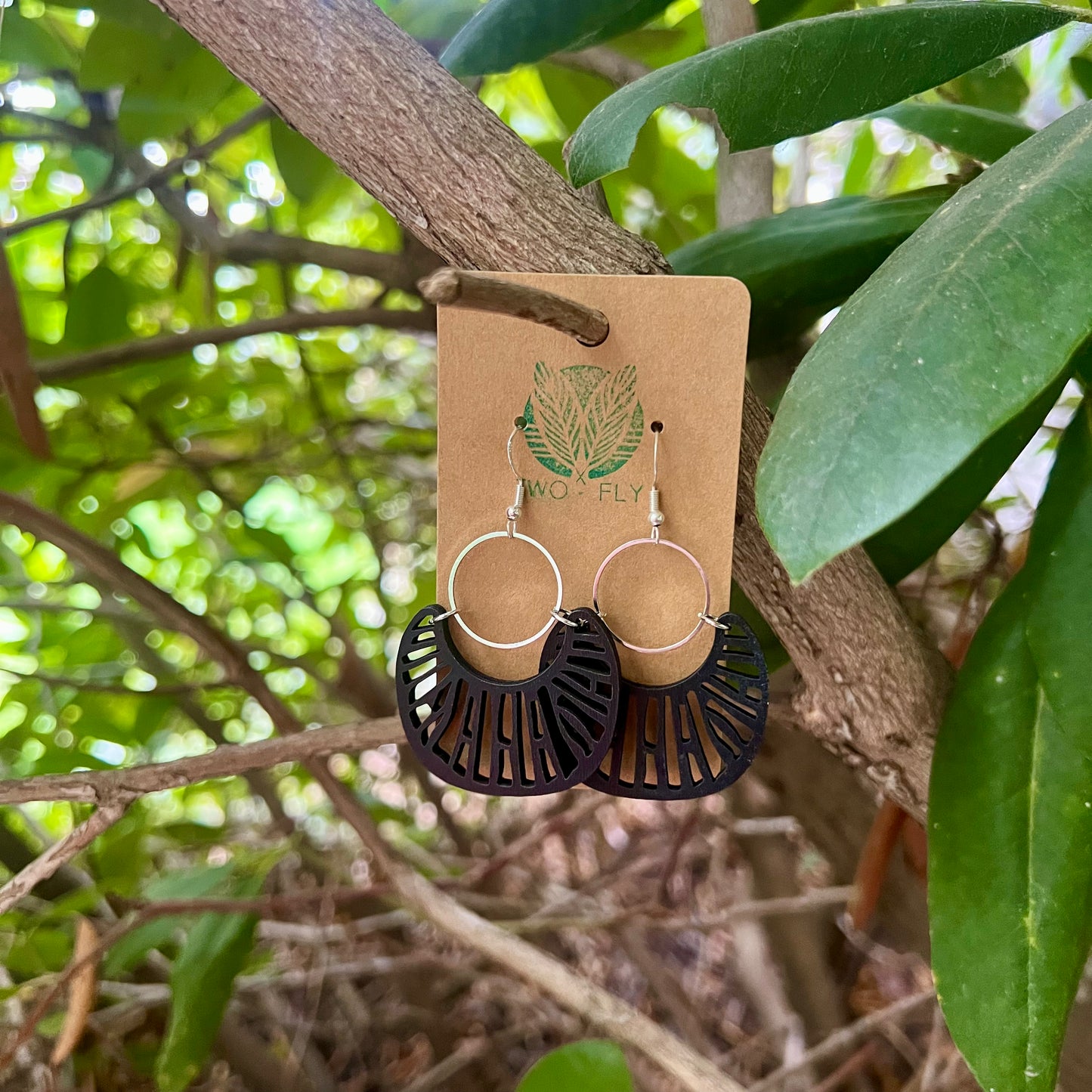 Sol Crest (Black + Silver)